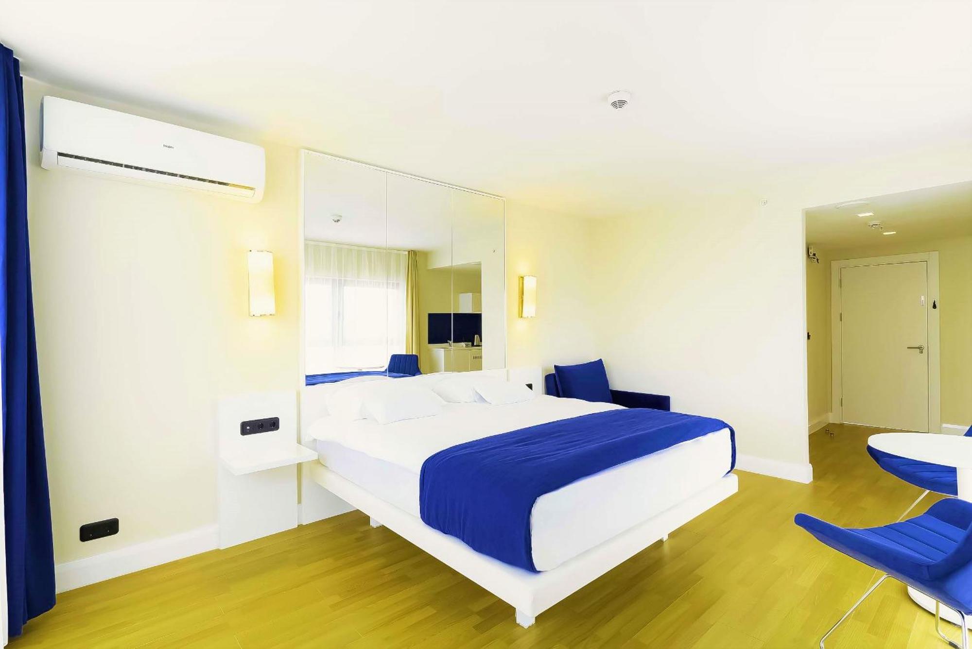 Orbi City Hotel With Sea View Batumi Exterior photo